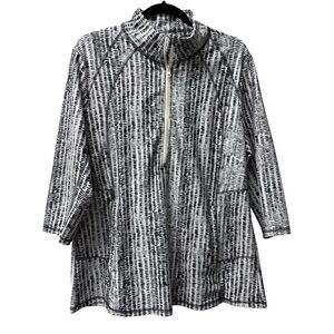 Kinesis 1X Black White Zip Tunic & Crop Leggings Active Set